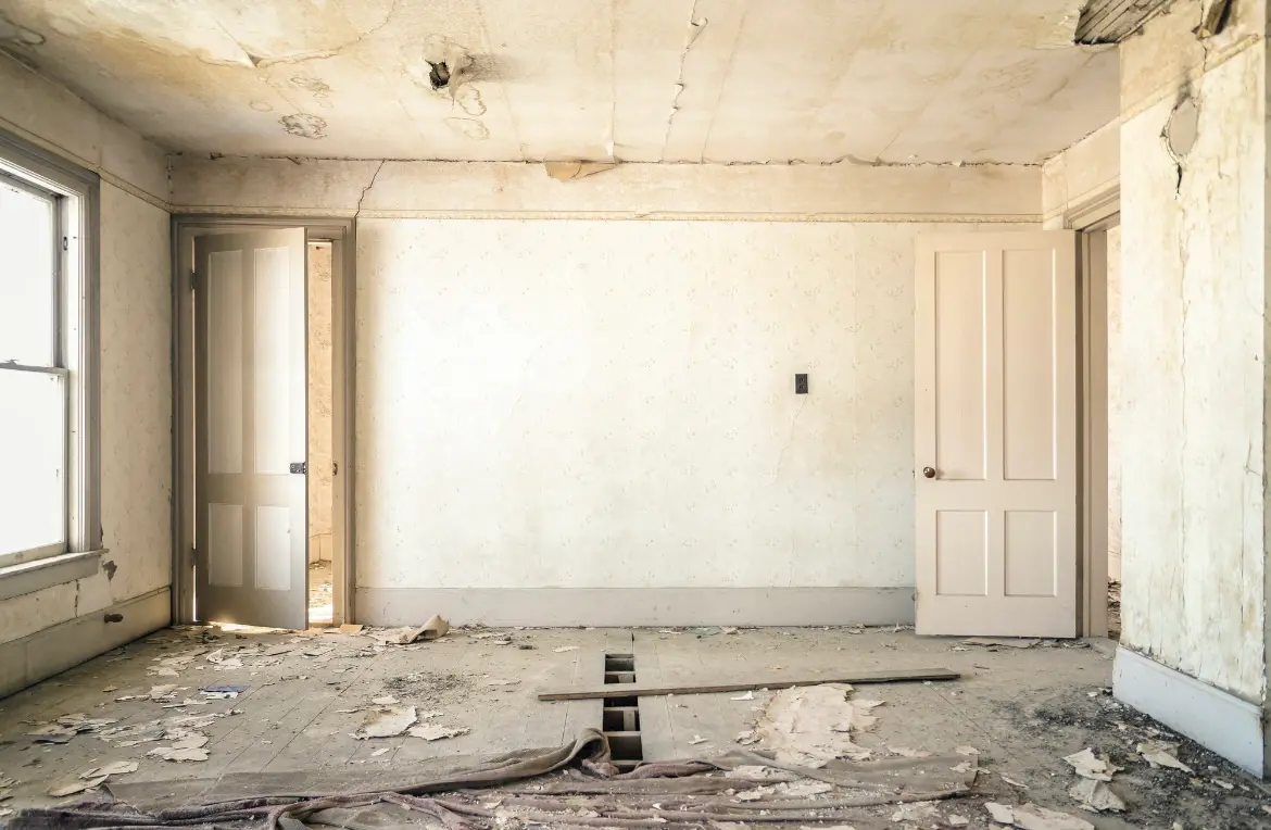 Waste disposal crew managing a cleanout project in Manchester